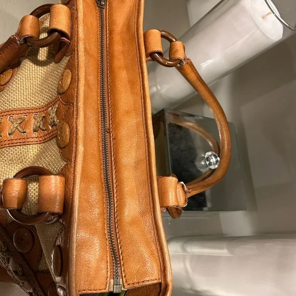 Vintage Isabella Fiore Tan and Brown Shoulder Bag - Picture 6 of 10